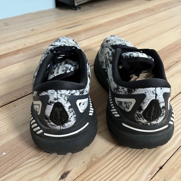 Brooks Adrenaline GTS 23 Running Shoe Black White womens Size 8 athletic comfort - Picture 3 of 9